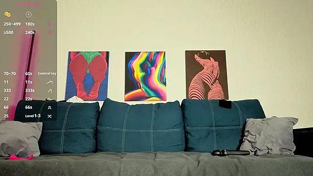 Snapshot of TrixiBell chatting on 20, 11, 2025 TrixiBell online show from 20, 11, 2025