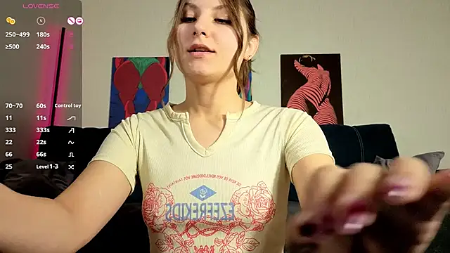 Snapshot of TrixiBell chatting on 22, 11, 2025 TrixiBell online show from 22, 11, 2025