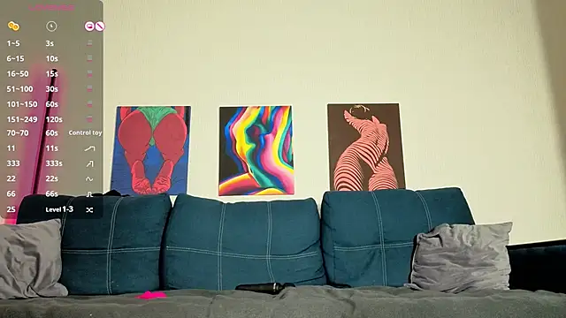 Snapshot of TrixiBell chatting on 25, 11, 2025 TrixiBell online show from 25, 11, 2025