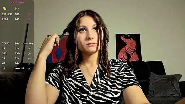 Snapshot of TrixiBell chatting on 27, 11, 2025 TrixiBell online show from 27, 11, 2025