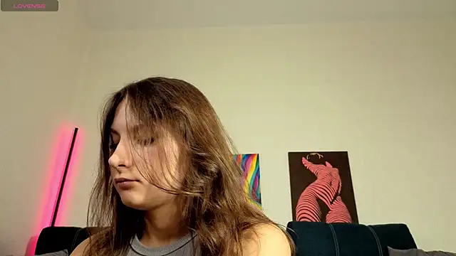 Snapshot of TrixiBell chatting on 28, 11, 2025 TrixiBell online show from 28, 11, 2025