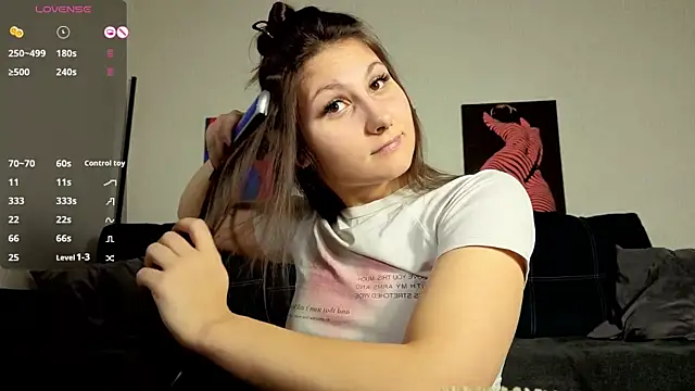 Snapshot of TrixiBell chatting on 29, 11, 2025 TrixiBell online show from 29, 11, 2025