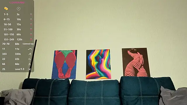 Snapshot of TrixiBell chatting on 3, 12, 2025 TrixiBell online show from 3, 12, 2025