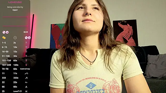 Snapshot of TrixiBell chatting on 19, 12, 2025 TrixiBell online show from 19, 12, 2025