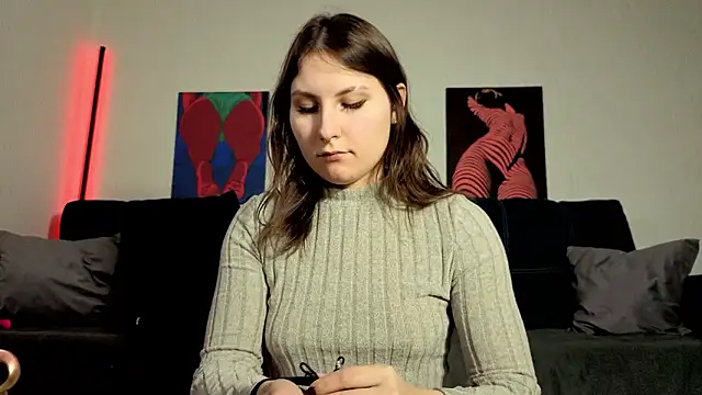 Snapshot of TrixiBell chatting on 4, 2, 2026 TrixiBell online show from 4, 2, 2026