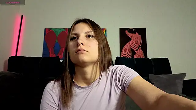 Snapshot of TrixiBell chatting on 27, 5, 2026 TrixiBell online show from 27, 5, 2026