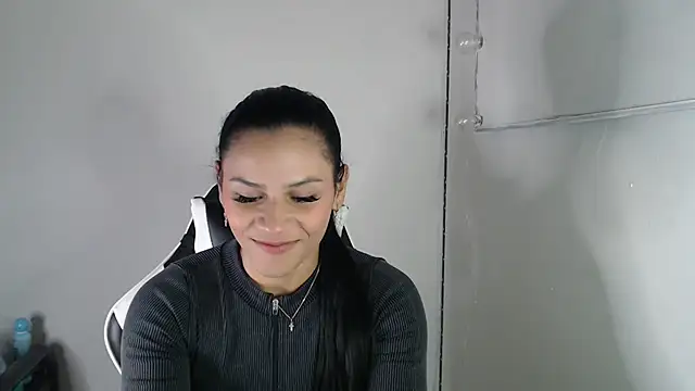Snapshot of JessGarcia chatting on 19, 11, 2025 JessGarcia online show from 19, 11, 2025