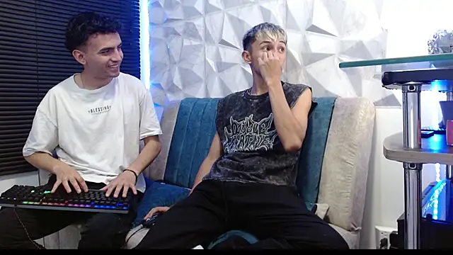 Snapshot of Isaac_tan chatting on 22, 9, 2025 Isaac tan online show from 22, 9, 2025