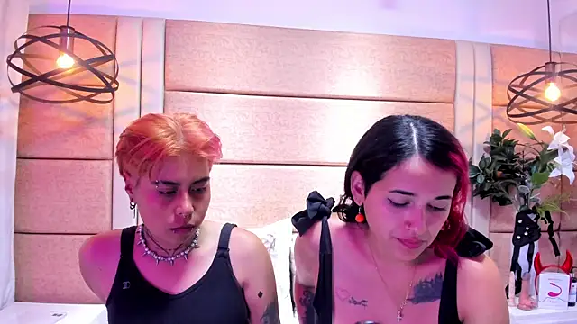 Snapshot of AnnieAndReach chatting on 22, 12, 2025 AnnieAndReach online show from 22, 12, 2025