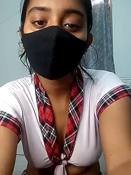 Snapshot of shrutee12 chatting on 7, 11, 2025 shrutee12 online show from 7, 11, 2025