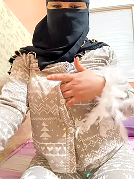 Snapshot of _Laiali_ chatting on 12, 11, 2025 Laiali online show from 12, 11, 2025