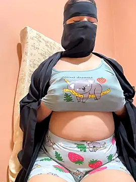 Snapshot of _Laiali_ chatting on 25, 11, 2025 Laiali online show from 25, 11, 2025