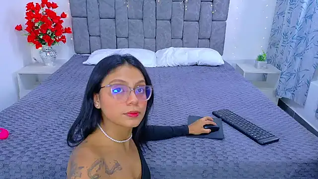 Soffia Konig  online show from 11, 2, 2026