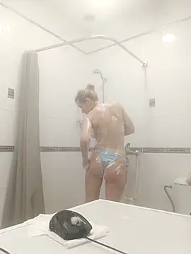 Snapshot of Julia_Giulia chatting on 21, 11, 2025 Julia Giulia online show from 21, 11, 2025