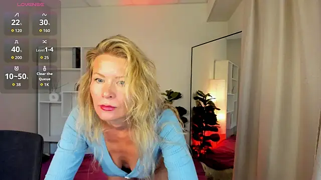 Julia Giulia online show from 26, 6, 2026