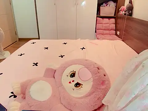 JunCii 9x online show from 8, 11, 2025