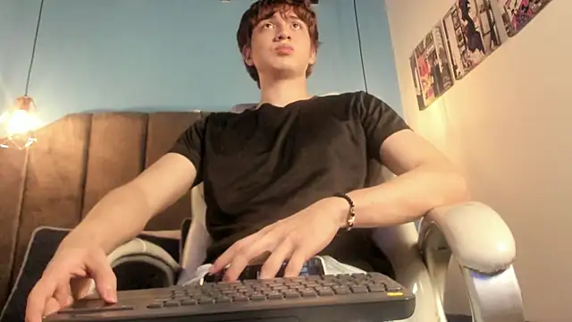 Snapshot of Oscar_and_dani chatting on 15, 2, 2026 Oscar and dani online show from 15, 2, 2026