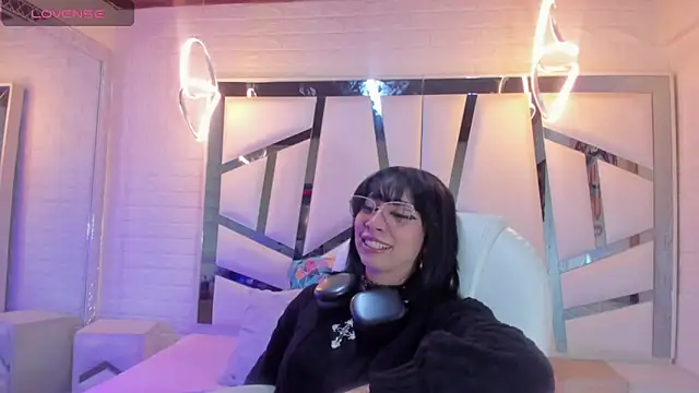 Snapshot of Niina_Sissy chatting on 4, 5, 2026 Niina Sissy online show from 4, 5, 2026