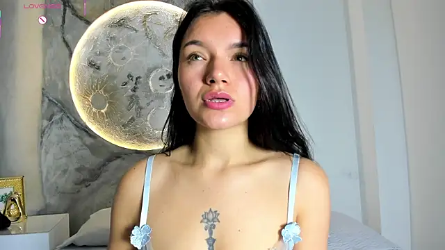 Snapshot of RoxanaBorns_ chatting on 9, 11, 2025 RoxanaBorns online show from 9, 11, 2025