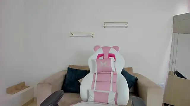 april smiith online show from 2, 12, 2025