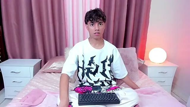 Snapshot of Honeymoon_sariel chatting on 19, 10, 2025 Honeymoon sariel online show from 19, 10, 2025