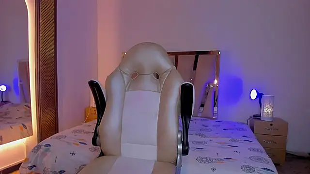 Elowen Clark online show from 6, 1, 2026