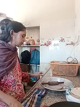 Snapshot of poojarani334 chatting on 19, 12, 2025 poojarani334 online show from 19, 12, 2025