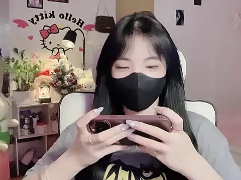 Snapshot of keelinnn19 chatting on 13, 12, 2025 keelinnn19 online show from 13, 12, 2025