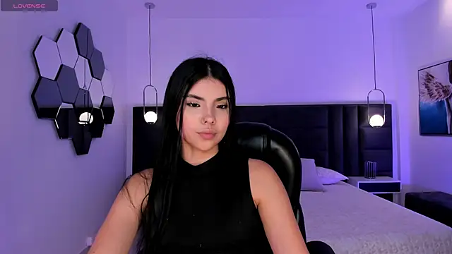 MiaLaurence online show from 30, 5, 2026