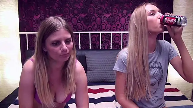 Snapshot of BlondeWitches chatting on 22, 11, 2025 BlondeWitches online show from 22, 11, 2025