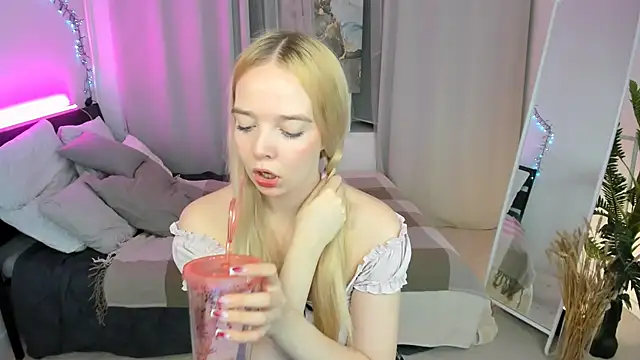 BellaMontgomery online show from 16, 10, 2025