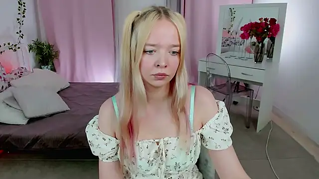 BellaMontgomery online show from 8, 2, 2026