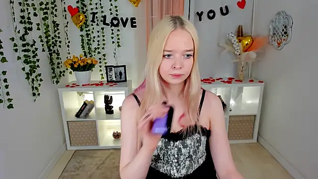 BellaMontgomery online show from 9, 2, 2026