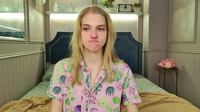 4example Chloe online show from 15, 3, 2026