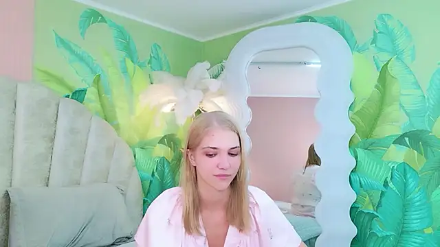 Snapshot of 4example_Chloe chatting on 20, 7, 2026 4example Chloe online show from 20, 7, 2026