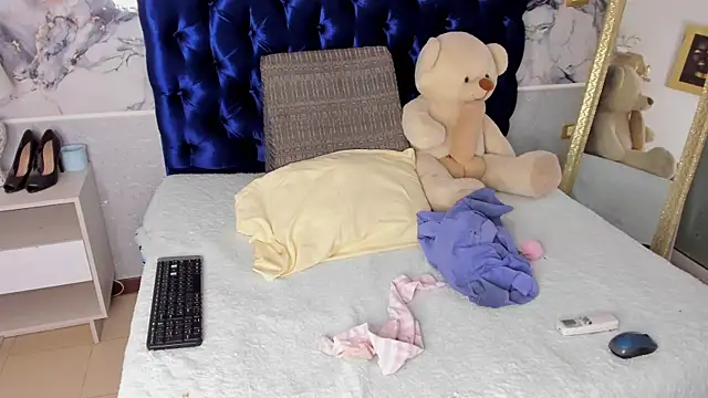 Snapshot of TANISHA_HILL chatting on 27, 11, 2025 TANISHA HILL online show from 27, 11, 2025