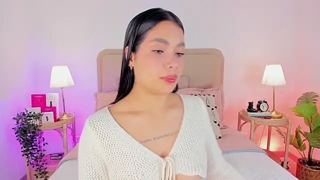 Snapshot of Cutie_Riley chatting on 18, 9, 2025 Cutie Riley online show from 18, 9, 2025