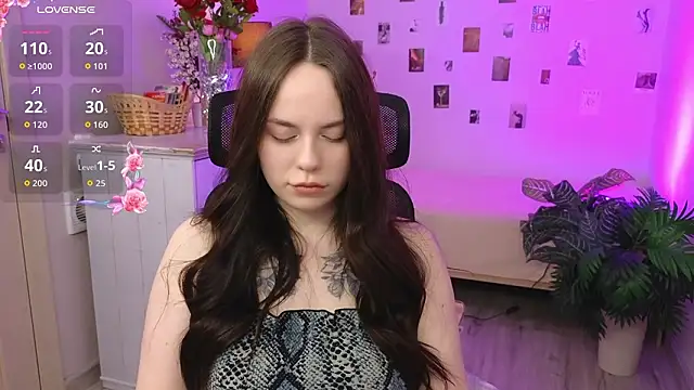 Snapshot of Alice_Moondark chatting on 3, 2, 2026 Alice Moondark online show from 3, 2, 2026