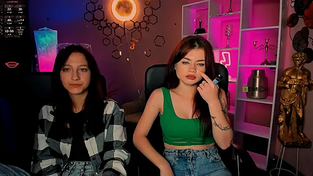 Snapshot of lau_ra_queen chatting on 17, 12, 2025 lau ra queen online show from 17, 12, 2025