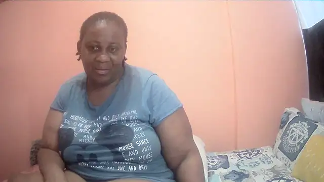 HUGEASSXXXXX online show from 18, 12, 2025