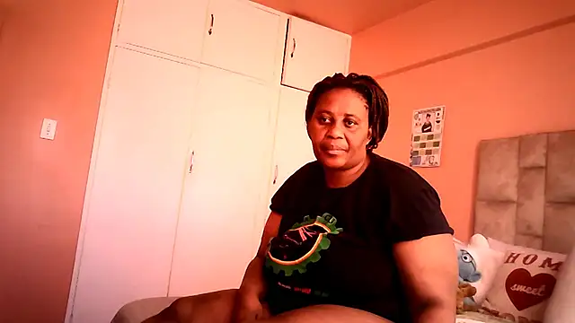HUGEASSXXXXX online show from 15, 7, 2026