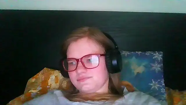 Snapshot of Moonolighta chatting on 6, 5, 2026 Moonolighta online show from 6, 5, 2026