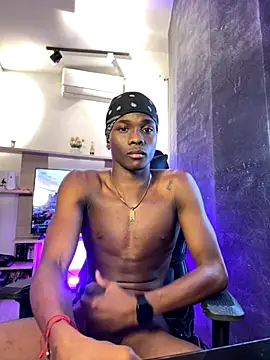 Snapshot of Brycce_santos chatting on 3, 12, 2025 Brycce santos online show from 3, 12, 2025