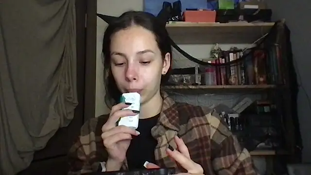 Yuna5343 online show from 4, 11, 2025