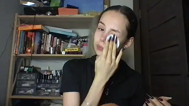 Yuna5343 online show from 4, 12, 2025