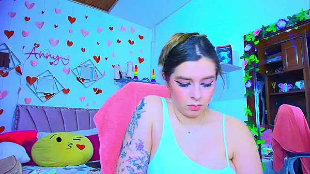 Snapshot of Anny_Hurtado chatting on 2, 10, 2025 Anny Hurtado online show from 2, 10, 2025