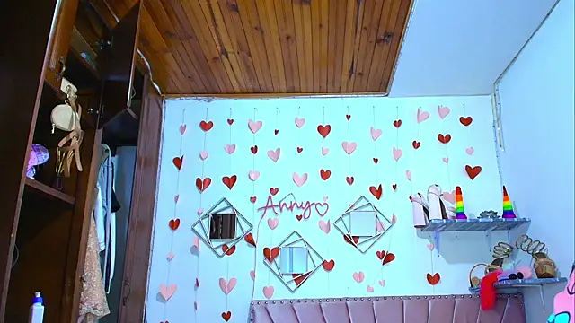 Snapshot of Anny_Hurtado chatting on 9, 10, 2025 Anny Hurtado online show from 9, 10, 2025