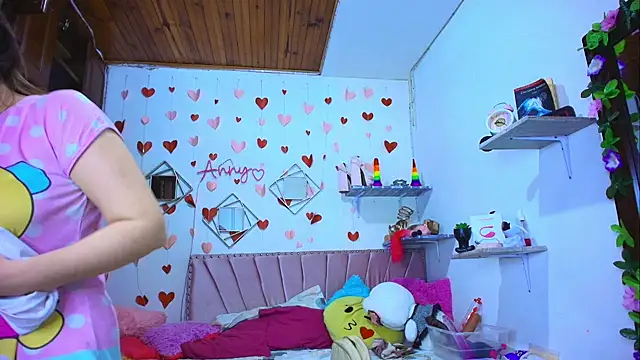 Snapshot of Anny_Hurtado chatting on 13, 10, 2025 Anny Hurtado online show from 13, 10, 2025