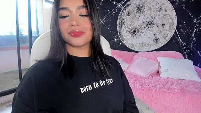 Snapshot of ShaniaDaniels chatting on 12, 11, 2025 ShaniaDaniels online show from 12, 11, 2025