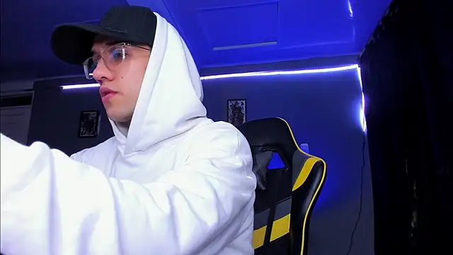 alexgiraldo   online show from 30, 10, 2025